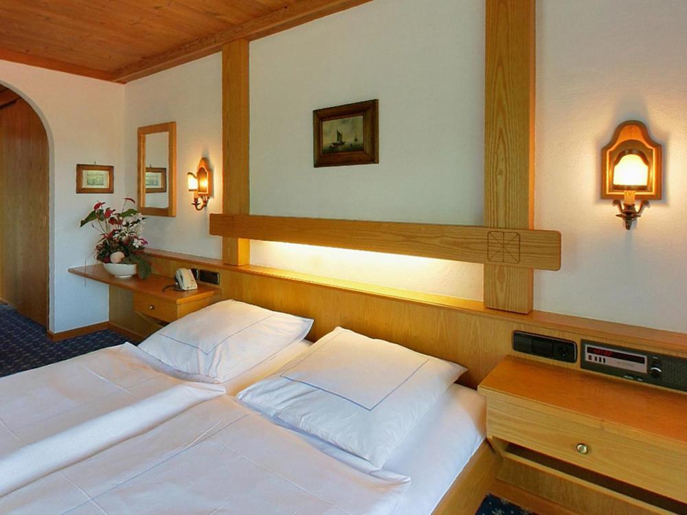 Hotel Alpina Hagnau Rum bild
