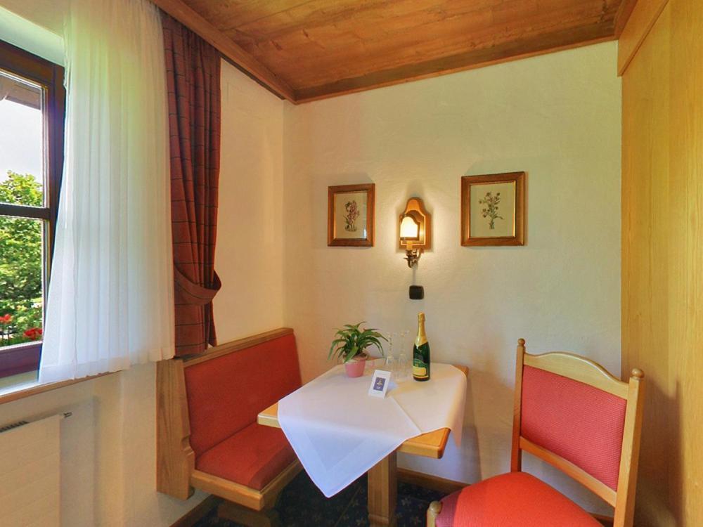Hotel Alpina Hagnau Rum bild